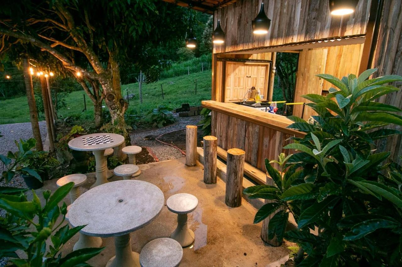 A Loving Farm Cabin Just For You And Your Love! Caparao Velho Экстерьер фото
