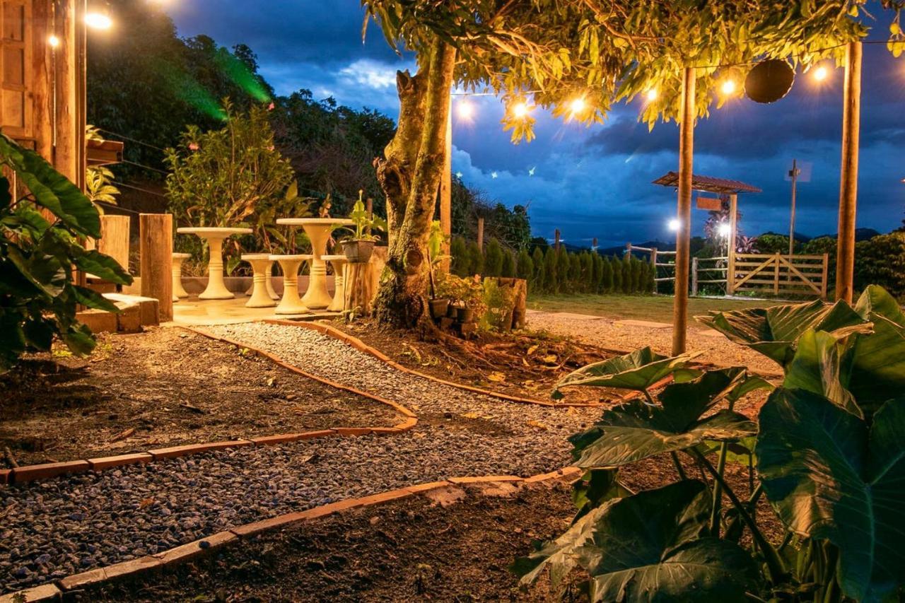 A Loving Farm Cabin Just For You And Your Love! Caparao Velho Экстерьер фото