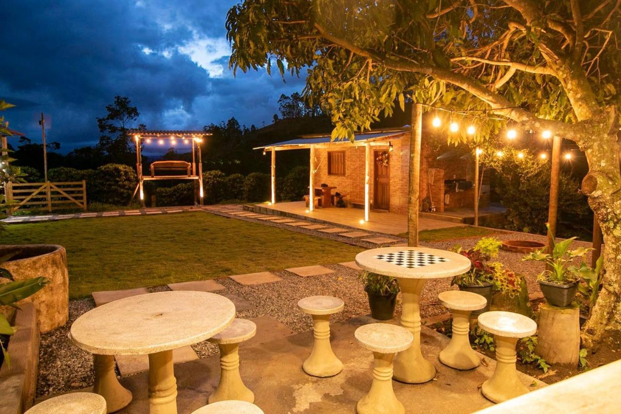 A Loving Farm Cabin Just For You And Your Love! Caparao Velho Экстерьер фото