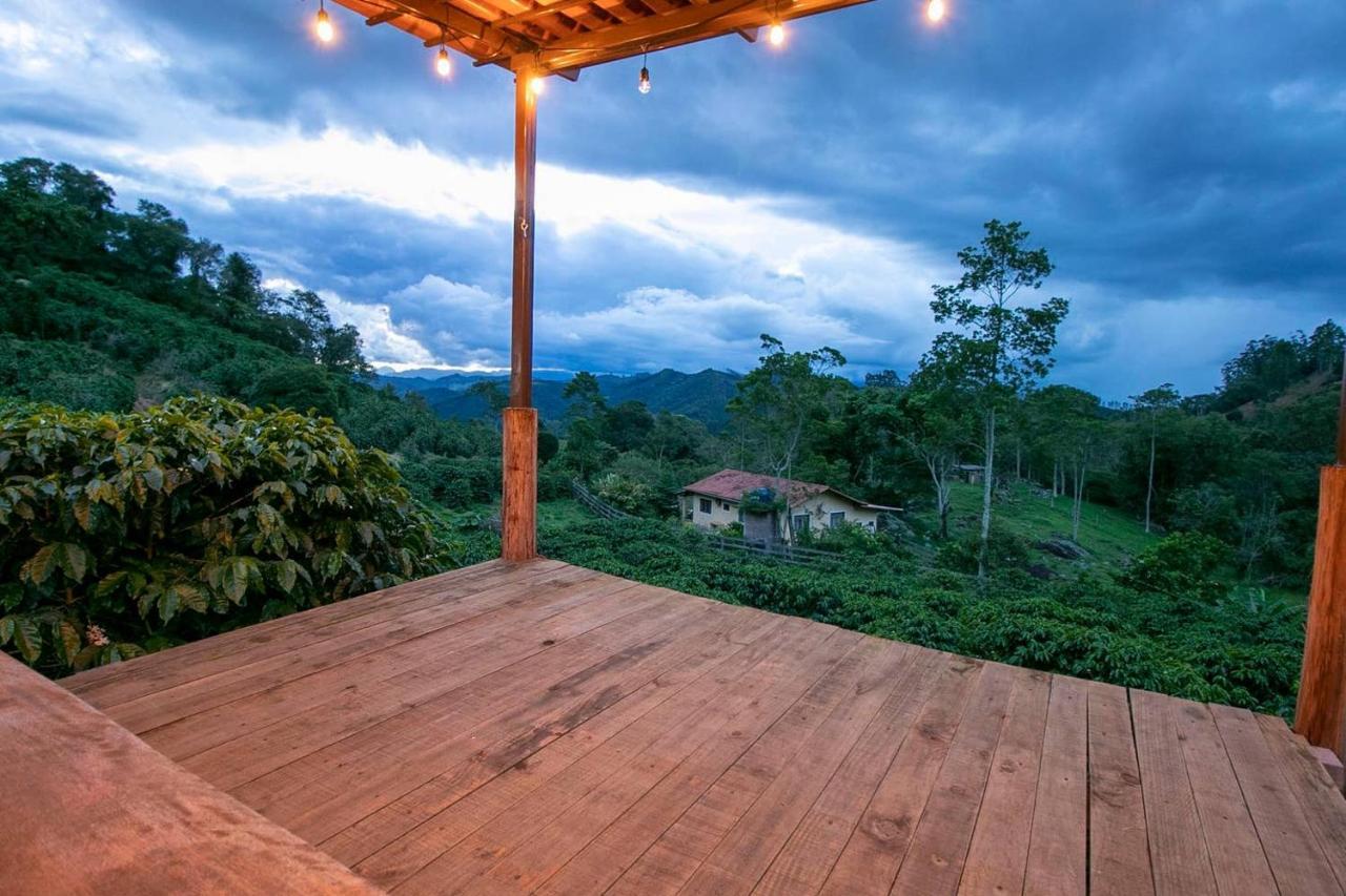 A Loving Farm Cabin Just For You And Your Love! Caparao Velho Экстерьер фото